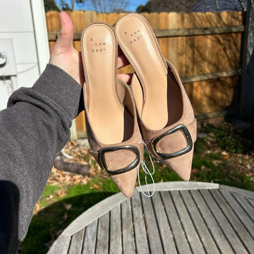 a new day women’s larissa